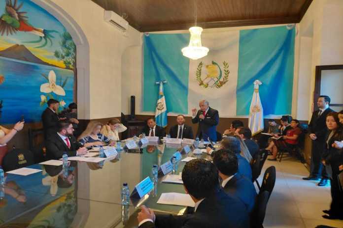 El magistrado de la CSJ, René Girón, hace comparaciones entre el Derecho Civil y el Derecho Penal y la doctrina legal. Foto: La Hora