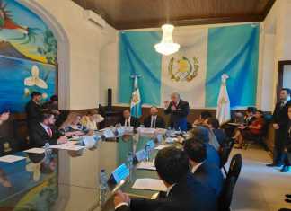 El magistrado de la CSJ, René Girón, hace comparaciones entre el Derecho Civil y el Derecho Penal y la doctrina legal. Foto: La Hora