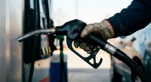 MEM asegura que pese a apertura del estrecho de Ormuz, combustibles y derivados del petróleo no bajarán de precio