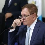 El presidente del Congreso, Luis Contreras, indica que si algún diputado tiene enmiendas a las leyes Antilavado y Sistema Portuario se acerque a la comisión de Economía. Foto: Congreso de la República