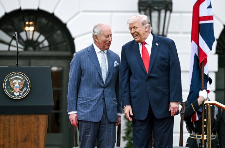 Presidente de los Estados Unidos, Donald Trump (d), junto al rey Carlos III del Reino Unido durante su visita a Washington. Foto La Hora: EFE