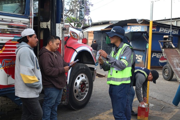 Usuarios y pasajeros del transporte colectivo extraurvbano pueden denunciar anomalías en el servicio a las autoridades de la DGT. Foto: DGT