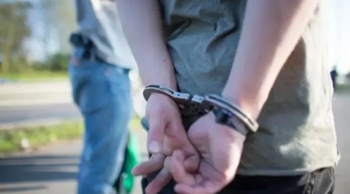 Imagen ilustrativa de una persona detenida.