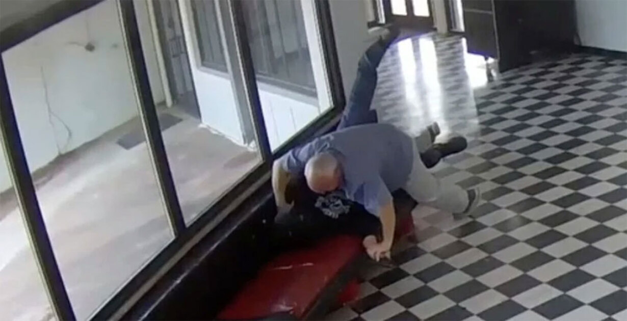 Video | Director escolar evita tiroteo y reduce a atacante armado en secundaria de Oklahoma