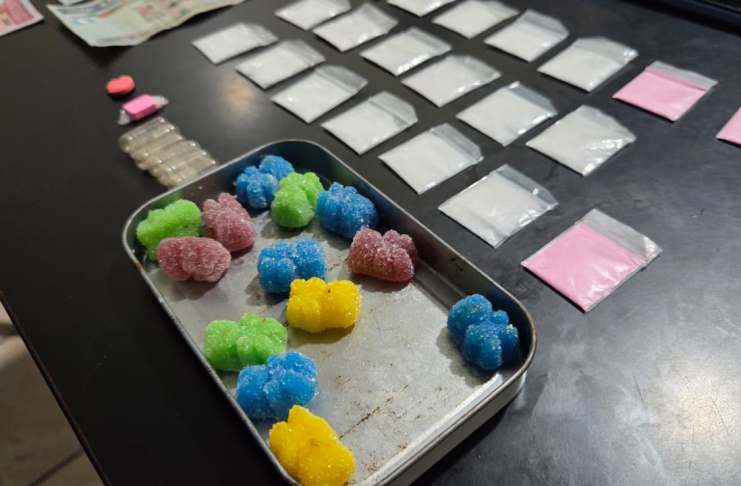 Trece dosis de LSD, que se comercializaban en forma de ositos de goma, fueron decomisadas durante un operativo de la SGAIA.