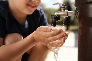 El 52% de la población consume agua contaminada con E. Coli en Guatemala, según encuesta nacional de salud y nutrición