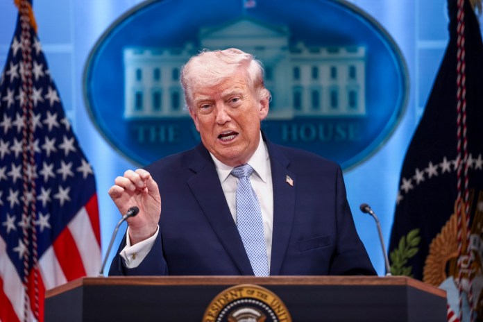 Trump advierte a China que tendrá 