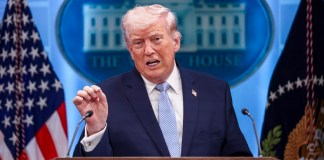 Trump advierte a China que tendrá "grandes problemas" si envía armas a Irán.