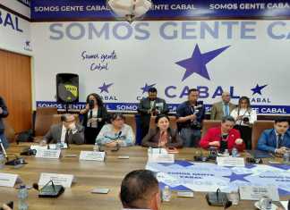 La viceministra de Finanzas, Patricia Joachín, da sus puntos de vista por la propuesta de exonerar de impuestos como parte de apoyar a la población por el incremento del precio de los combustibles. Foto: La Hora