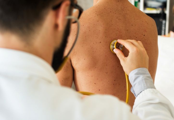 Con las revisiones médicas se puede detectar y/o prevenir alguna enfermedad. Foto: Freepik.