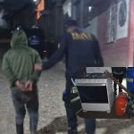 Hombre capturado por presuntamente robar artículos de cocina de una escuela. Foto La Hora: PNC