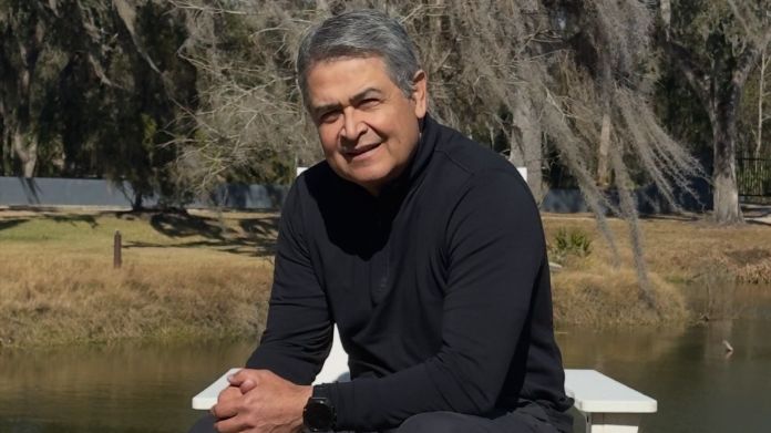 El documento publicado por la esposa del expresidente hondureño resalta la desestimación oficial del caso penal contra Juan Orlando Hernández. Foto La Hora: Ana García de Hernández/FB