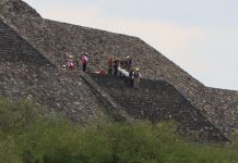 El atacante que mató a tiros este lunes a al menos una persona e hirió a otras 13 en la zona arqueológica de Teotihuacán (México) admiraba la masacre perpetrada en Columbine y a Hitler. Foto La Hora: EFE