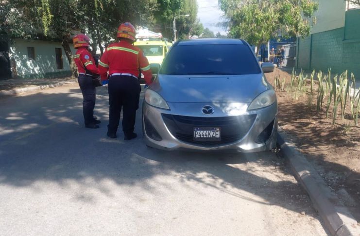 La mañana del martes 21 de abril, los cuerpos de socorro informaron del hallazgo de dos cuerpos en la colonia La Reformita, mientras que en la tarde un tercero en el baúl de un auto. Foto La Hora: BM.