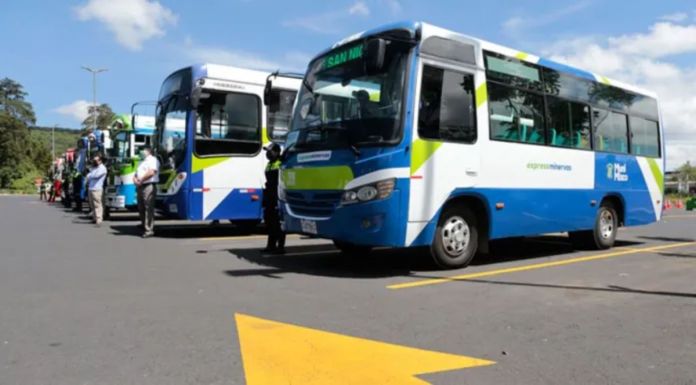 El Concejo Municipal de Mixco aprobó que desde este miércoles 29 se cobre la tarifa de Q5 en las rutas Express. Foto La Hora: DCA
