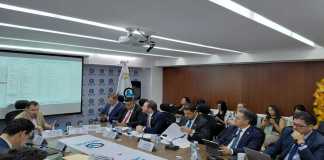 El presidente del Congreso, Luis Contreras, visita la comisió de Economía cuando se discuten enmiendas a la iniciativa de ley contra lavado de dinero. Foto: La Hora