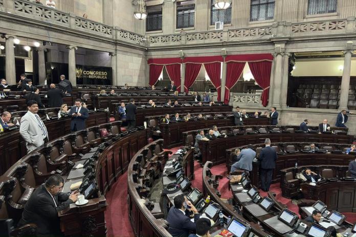 iniciativaspleno Los diputados lograron asistencia para avanzar con la aprobación en segundo debate la iniciativa de ley contra lavado de dinero u otros activos. Foto: La Hora / José Orozco