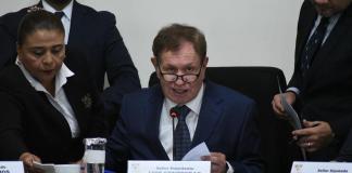 El presidente del Congreso, Luis Contreras, indicó que no hay nuevas propuestas para dar un apoyo social por el aumento del precio de los combustibles. Foto: La Hora / José Orozco