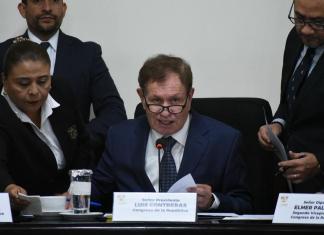 El presidente del Congreso, Luis Contreras, indicó que no hay nuevas propuestas para dar un apoyo social por el aumento del precio de los combustibles. Foto: La Hora / José Orozco