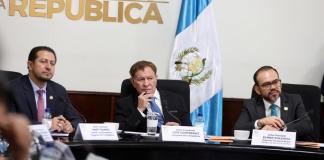 A puerta cerrada, instancia de jefes de bloque termina sin consensos para aprobar apoyo ante alza de precio de combustibles El presidente del Congreso de la República, Luis Contreras, realizó una instancia de bloques adicional para buscar consensos para apoyar a la población por el aumento del precio de los combustibles. Foto: Organismo Legislativo