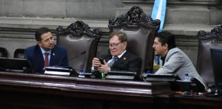 El presidente del Congreso, Luis Contreras, espera a más diputados para iniciar la sesión donde se esperaba continuar con la interpelación al ministro de Desarrollo Social. Foto: La Hora / José Orozco