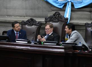 El presidente del Congreso, Luis Contreras, espera a más diputados para iniciar la sesión donde se esperaba continuar con la interpelación al ministro de Desarrollo Social. Foto: La Hora / José Orozco