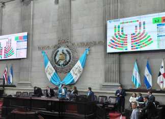 Más de la mitad de diputados no se presentaron al Pleno para continuar con la interpelación al ministro de Desarrollo Social, Abelardo Pinto. Foto: La Hora