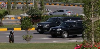 La delegación iraní para las conversaciones de paz con Estados Unidos, liderada por el presidente del Parlamento, Mohammad Bagher Qalibaf, llegó a Islamabad. Foto La Hora: EFE