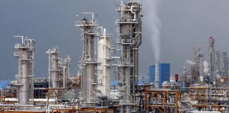 Las instalaciones petroquímicas de Pars Sur, en el suroeste de Irán, que albergan las mayores reservas mundiales de gas natural, han sido alcanzadas por los bombardeos. Foto La Hora: EFE