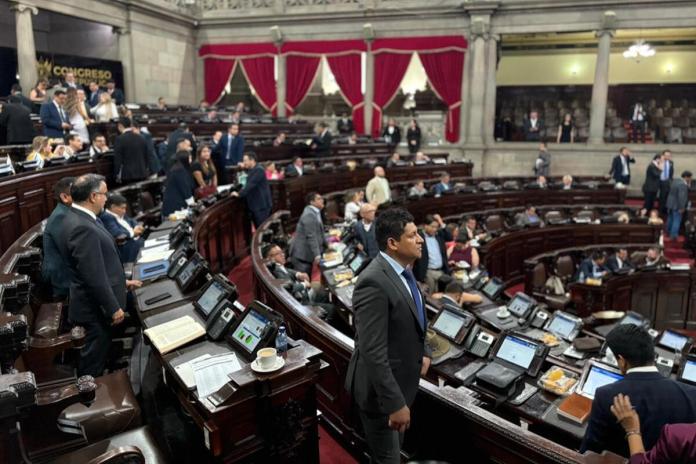 Diputados logran consensos para modificar el cálculo para el pago del ISR a trabajadores con salario mínimo. Foto: La Hora / José Orozco