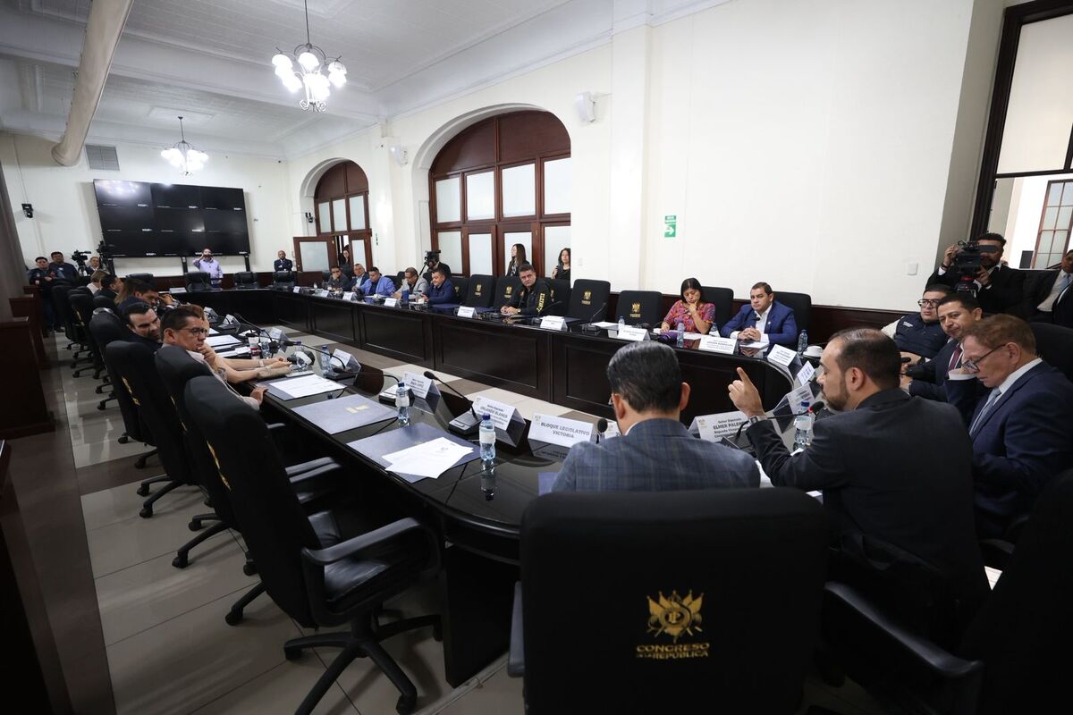 Jefes de bloque se enfrentan por iniciar a discutir iniciativa de ley para reducir pago de IUSI