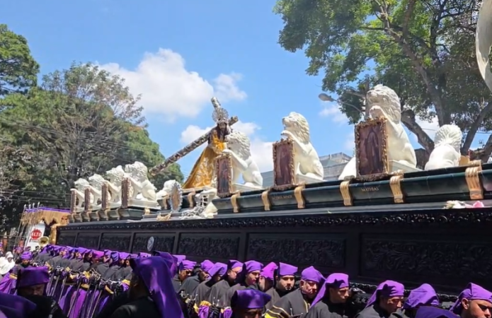 Jesús Nazareno del templo de La Merced recorre las principales calles y avenidas del Centro Histórico este Viernes Santo.