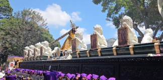 Jesús Nazareno del templo de La Merced recorre las principales calles y avenidas del Centro Histórico este Viernes Santo.
