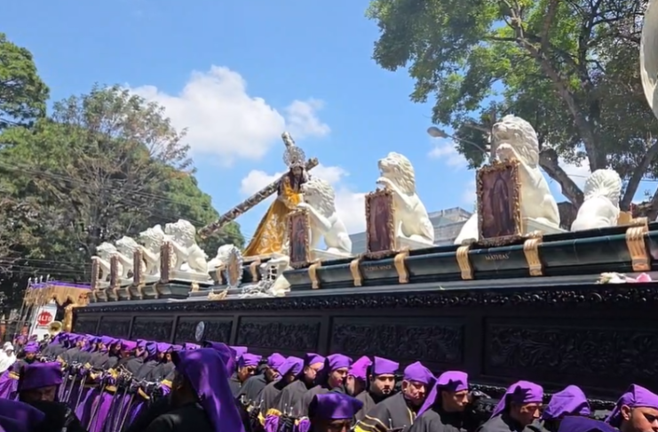 Jesús Nazareno del templo de La Merced recorre las principales calles y avenidas del Centro Histórico este Viernes Santo.