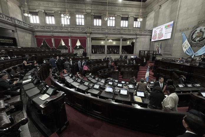 El presidente del Congreso, Luis Contreras, espera aprobar la ley contra lavado de dinero antes del 15 de mayo. Foto: La Hora / José Orozco