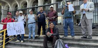La manifestación es para pedir la liberación de Luis Pacheco y Héctor Chaclán, autoridades de los 48 cantones de Totonicapán. Foto La Hora: José Orozco