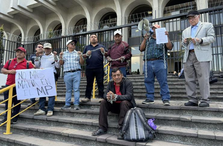 La manifestación es para pedir la liberación de Luis Pacheco y Héctor Chaclán, autoridades de los 48 cantones de Totonicapán. Foto La Hora: José Orozco