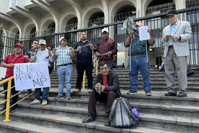 manifestacion mp fiscal general La manifestación es para pedir la liberación de Luis Pacheco y Héctor Chaclán, autoridades de los 48 cantones de Totonicapán. Foto La Hora: José Orozco