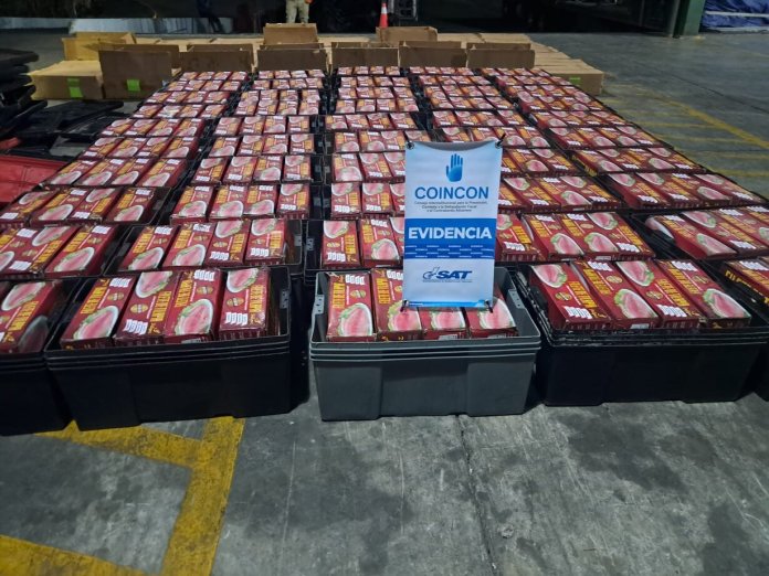Autoridades decomisaron en San Marcos un cargamento ilegal de mariscos valorado en más de Q74 mil, el cual habría ingresado al país evadiendo controles aduaneros.