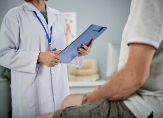 En un chequeo médico se revisa el bienestar general de una persona. Foto: Freepik.