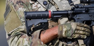 EE. UU. envía miles de soldados más a Oriente Medio mientras Trump ve guerra cerca del fin.