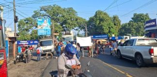 Un grupo de personas ya ha bloqueado el paso en Cocales, Suchitepéquez, mientras que Provial reporta otra manifestación en Quesada, Jutiapa. Foto La Hora: Noticias Redes del Sur