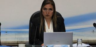 Al estilo de Silvia Valdés en 2022, Claudia Paredes aboga por aprobar informes que permitan agilizar amparos que pueden dejar fuera a jueces. Foto La Hora: Daniel Ramírez