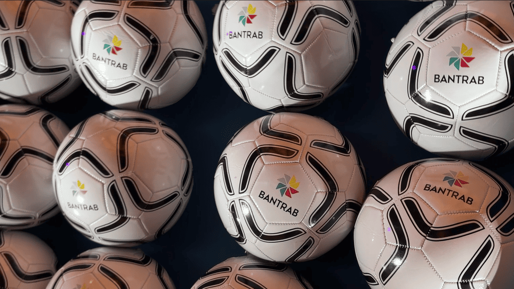 Entre los premios que Bantrab otorgará se encuentran los balones Molten Liga Bantrab. Foto: La Hora/ José Orozco.