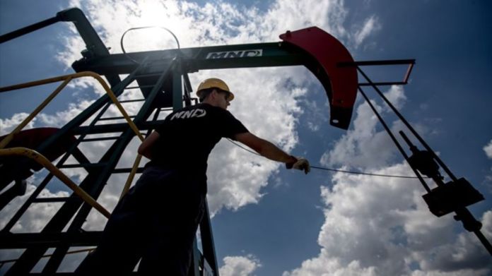 El barril de petróleo brent para entrega en junio se ha dado la vuelta este martes, después de que a primera hora subiera más del 1 % y se situara por encima de los 111 dólares el barril. Foto La Hora: EFE
