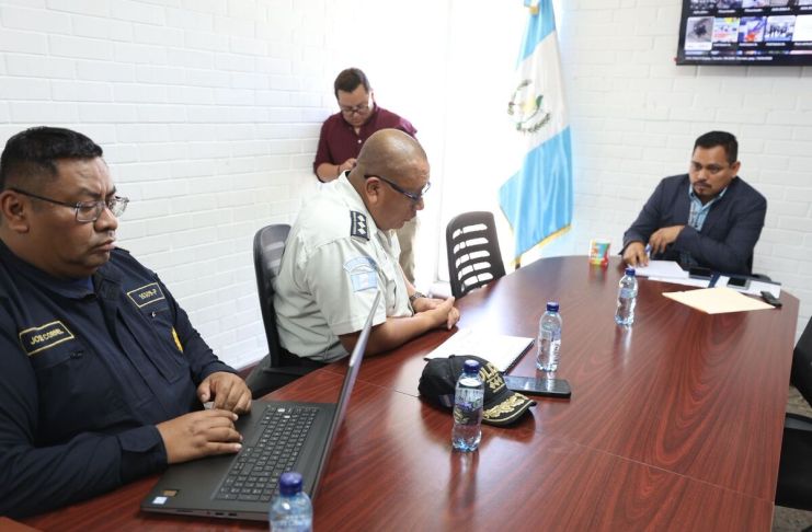 El subdirector de Operaciones de la PNC, Esvin Jacinto, responde por los resultados del Plan Centinela que funciona en la zona 18 de la capital. Foto: Congreso de la República