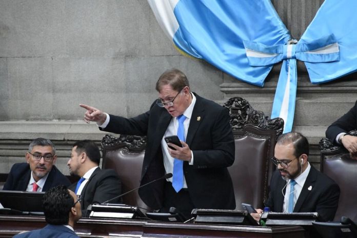 El presidente del Congreso de la República, Luis Contreras, hizo un llamado previo a votar en tercer debate por la iniciativa de ley contra lavado de dinero u otros activos. Foto: La Hora / José Orozco