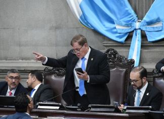 El presidente del Congreso de la República, Luis Contreras, hizo un llamado previo a votar en tercer debate por la iniciativa de ley contra lavado de dinero u otros activos. Foto: La Hora / José Orozco