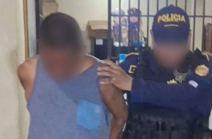 La persona acumula 27 antecedentes por distintos delitos y esta vez fue detenido por agredir a su progenitora. Foto La Hora: PNC