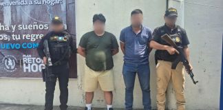 Los detenidos son requeridos por los juzgados de Mazatenango y Escuintla, por robo de equipo terminal móvil y tráfico ilegal de guatemaltecos. Foto La Hora: PNC